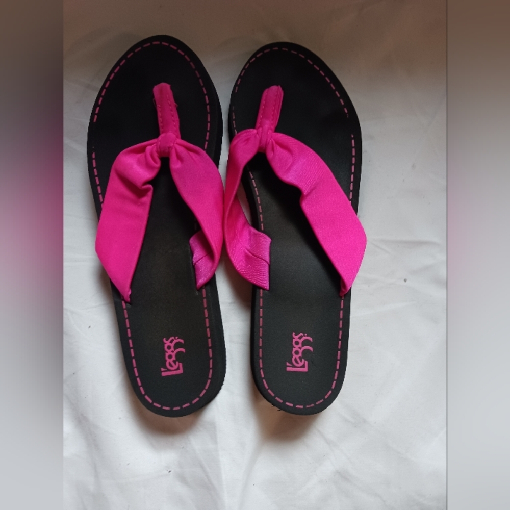 Leggs Fuschia Color Sandals